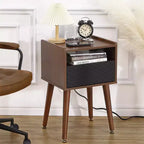 Tavolino/Comodino con Prese USB, Prese di Corrente, Cassetto Portaoggetti, Gambe in Legno Massello per Soggiorno Camera da Letto