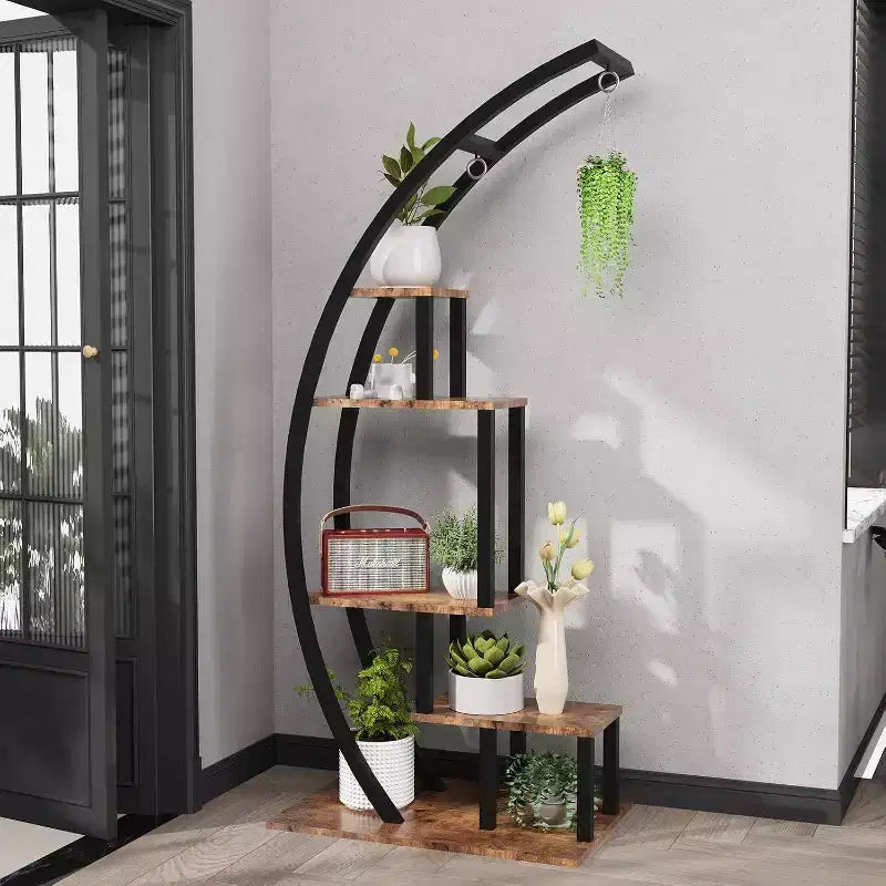 Grande porta piante a 5 livelli, scaffale espositivo semicircolare in metallo e legno con ganci, organizer angolare per interni ed esterni, 142 cm