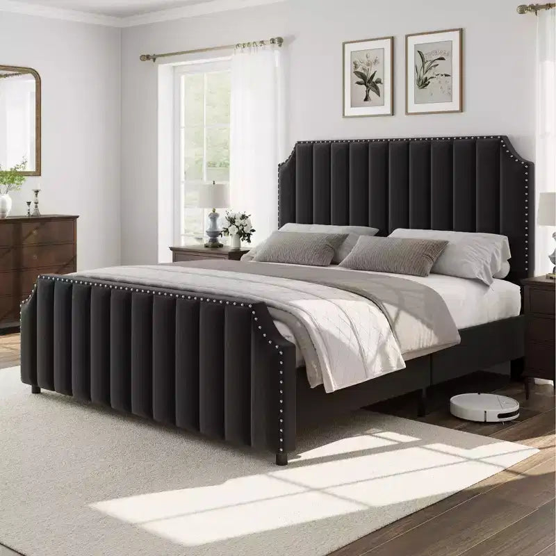 Struttura letto a piattaforma California King Size con testiera alta 50,2 pollici, letto imbottito con testiera e pediera trapuntate a canali verticali, finiture con borchie