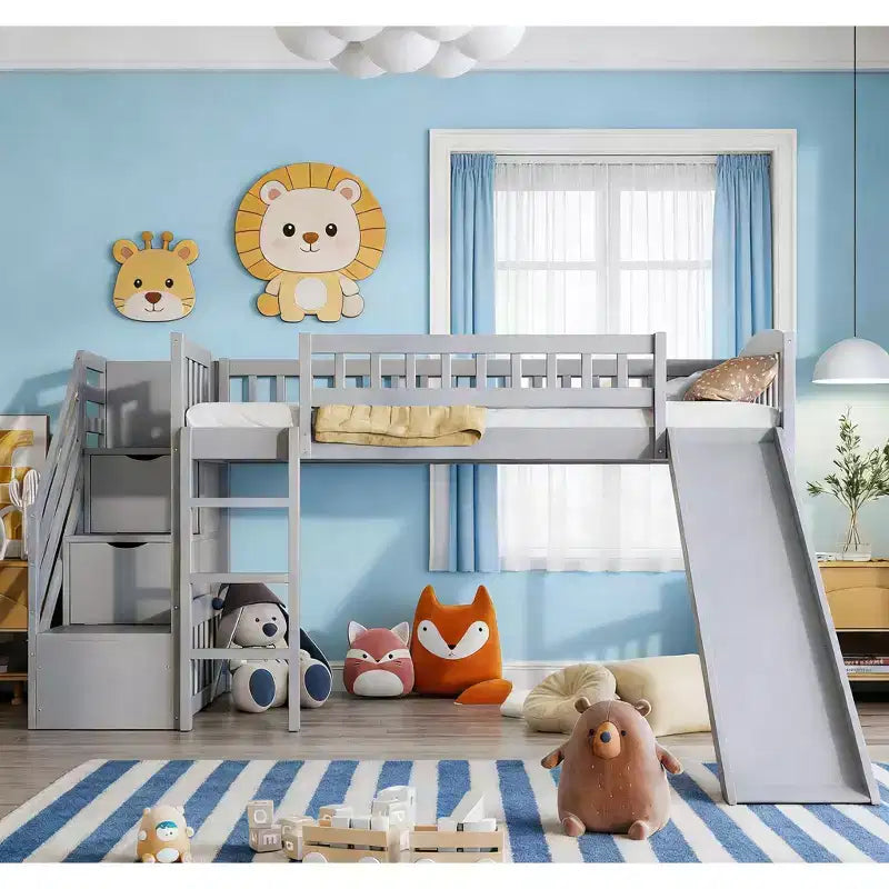 Letto a soppalco singolo con scivolo, struttura in legno con scalini contenitore e sponde di sicurezza, ideale per camerette.