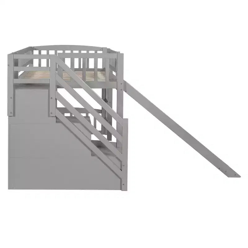 Letto a soppalco singolo con scivolo, struttura in legno con scalini contenitore e sponde di sicurezza, ideale per camerette.