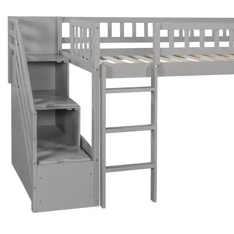 Letto a soppalco singolo con scivolo, struttura in legno con scalini contenitore e sponde di sicurezza, ideale per camerette.